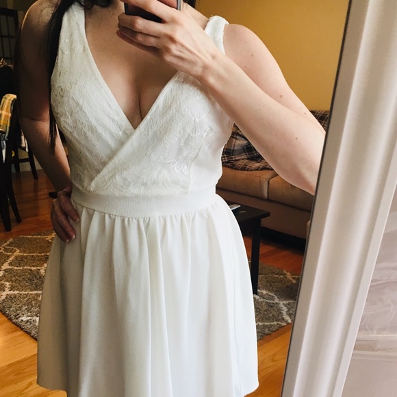 Sale! USA Made, beautiful lace, Ivory dress - Picture 2 of 8